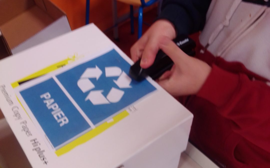 Aujourd’hui c’est fabrication des bacs de tri du papier